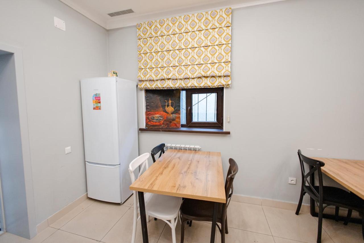 281 Hostel Bishkek Exterior photo